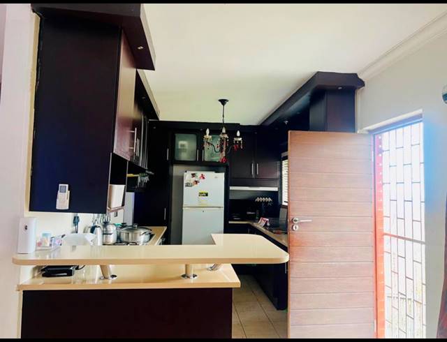 4 BEDROOM HOUSE FOR SALE IN RESERVOIR HILLS